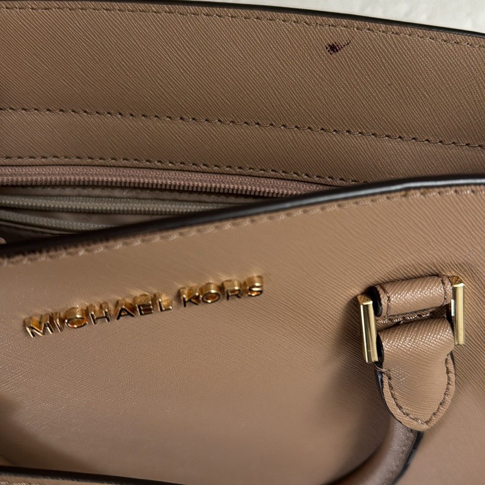 Barely used taupe/beige big Michael kors purse. - Picture 4 of 4